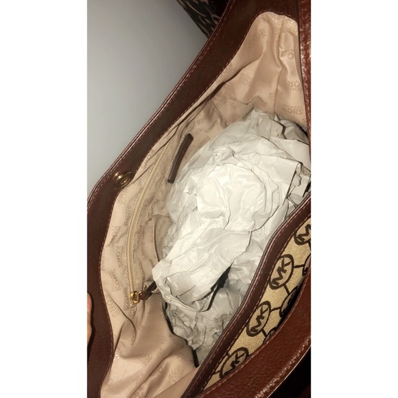 Michael Kors Millbrook Signature Tote - Picture 3 of 6